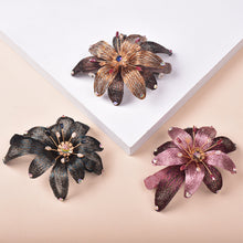 Load image into Gallery viewer, Fashion and Elegant Golden Flower Hair Slides