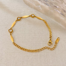 Load image into Gallery viewer, Fashion and Simple Plated Gold 316L Stainless Steel Heart-shaped Bracelet with Cubic Zirconia