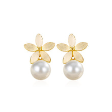 Load image into Gallery viewer, 925 Sterling Silver Plated Gold Simple and Elegant Flower Imitation Pearl Stud Earrings